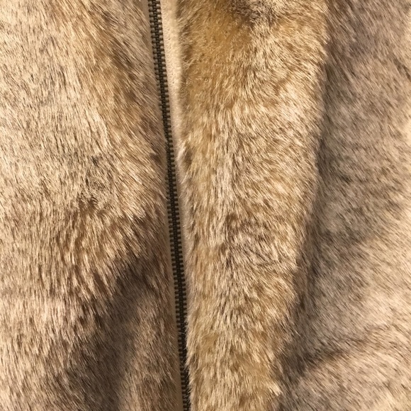 GAP reversible faux fur vest - Picture 4 of 6